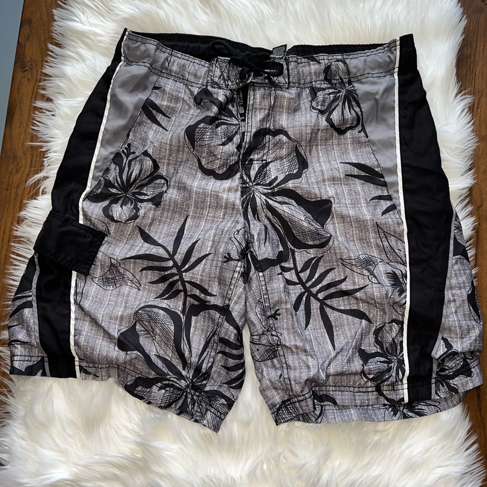 OP men’s swim suit size Medium 32-34